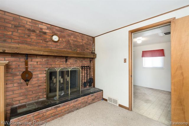 5274 Cooley Lake Road, Waterford, MI 48327