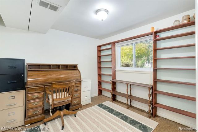 5274 Cooley Lake Road, Waterford, MI 48327