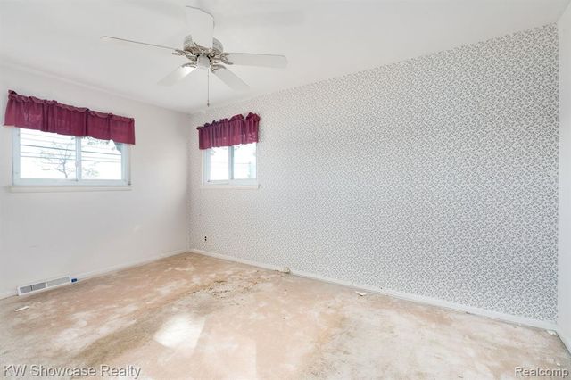 5274 Cooley Lake Road, Waterford, MI 48327