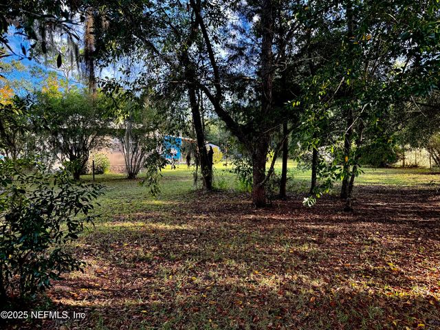 210 LENORE Avenue, Interlachen, FL 32148