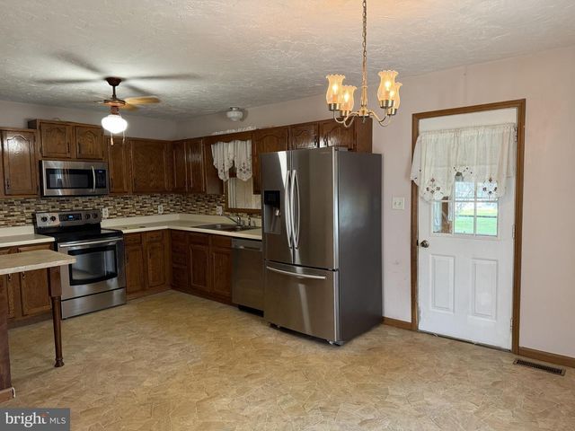 112 CHARLES AVE, Hanover, PA 17331