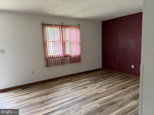 112 CHARLES AVE, Hanover, PA 17331