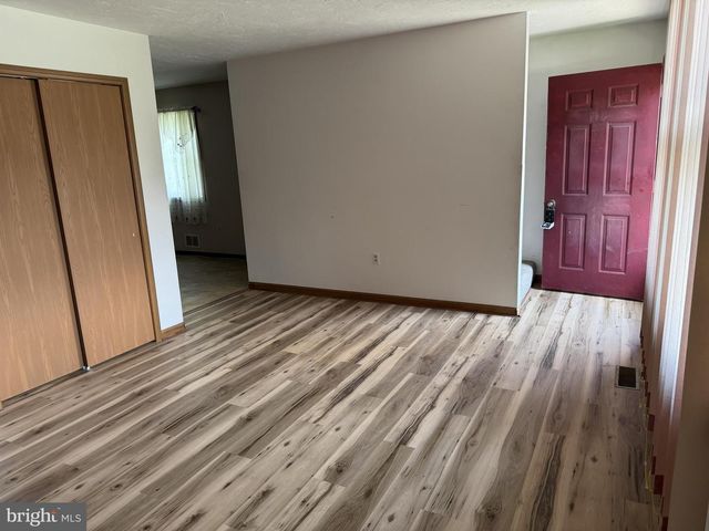 112 CHARLES AVE, Hanover, PA 17331