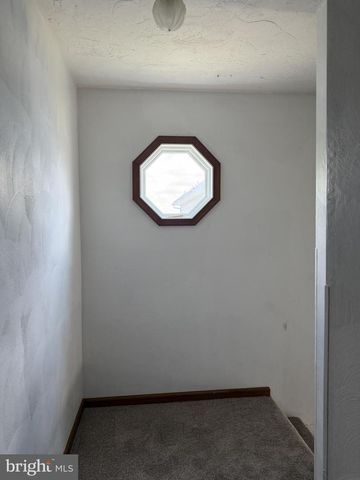112 CHARLES AVE, Hanover, PA 17331