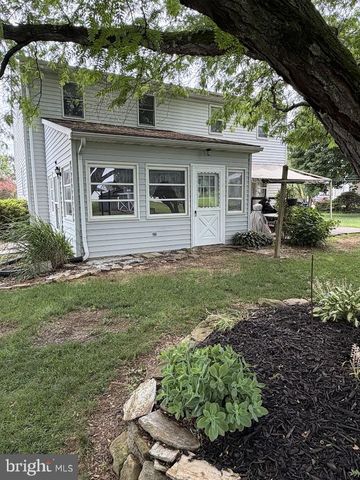 112 CHARLES AVE, Hanover, PA 17331