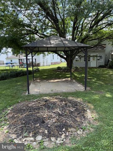 112 CHARLES AVE, Hanover, PA 17331