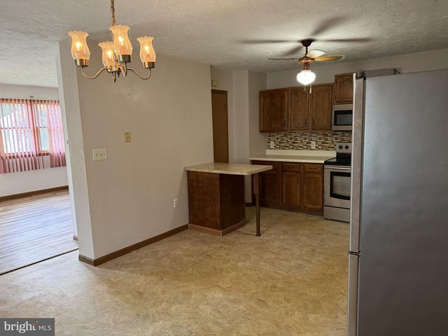 112 CHARLES AVE, Hanover, PA 17331
