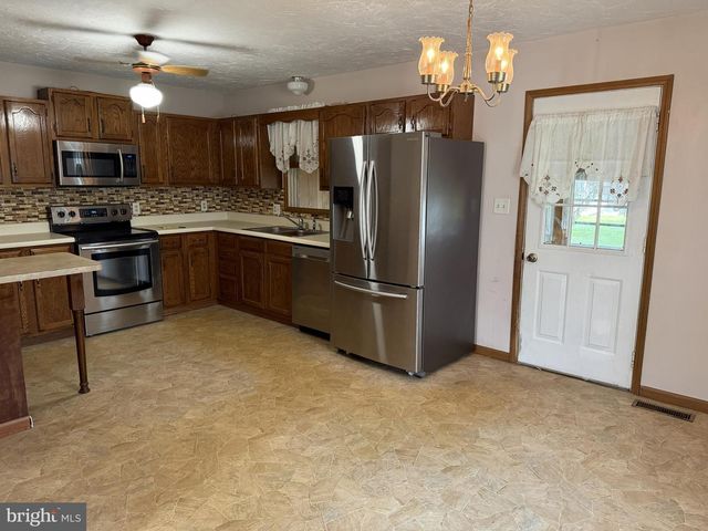 112 CHARLES AVE, Hanover, PA 17331