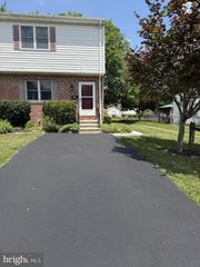 112 CHARLES AVE, Hanover, PA 17331