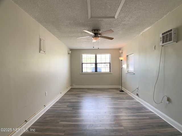435 SIGSBEE Road, Orange Park, FL 32073