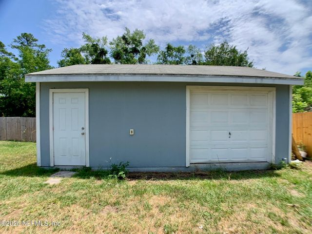 435 SIGSBEE Road, Orange Park, FL 32073