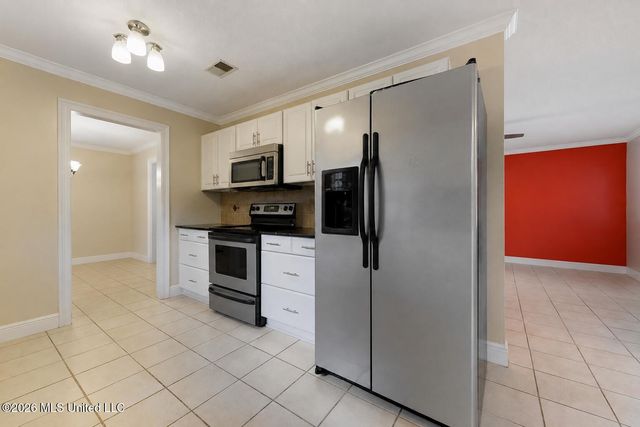2201 Sandalwood Place, Gautier, MS 39553