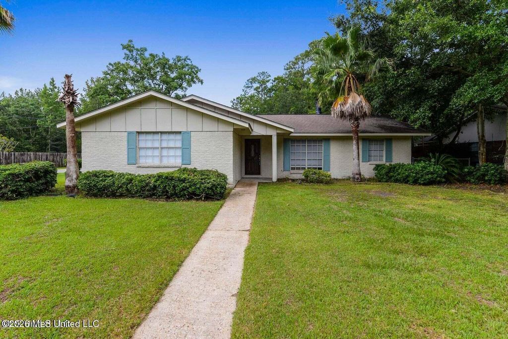 2201 Sandalwood Place, Gautier, MS 39553