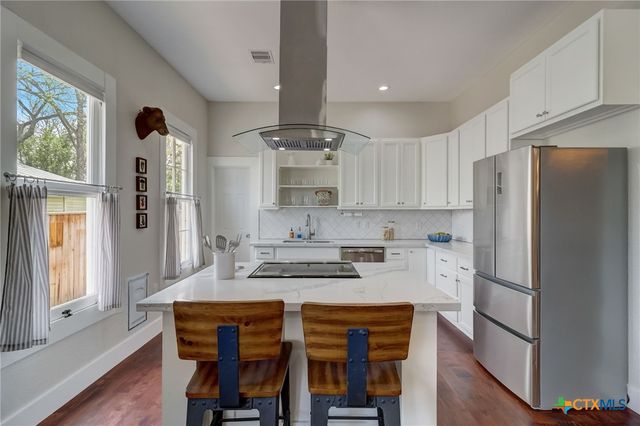 546 S Academy Avenue, New Braunfels, TX 78130