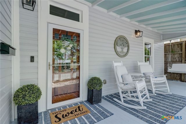 546 S Academy Avenue, New Braunfels, TX 78130