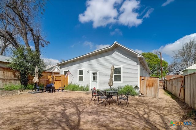 546 S Academy Avenue, New Braunfels, TX 78130