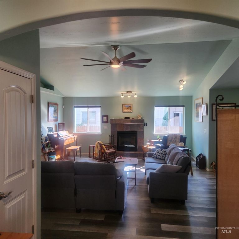 1536 Marie, Gooding, ID 83330 photo 5