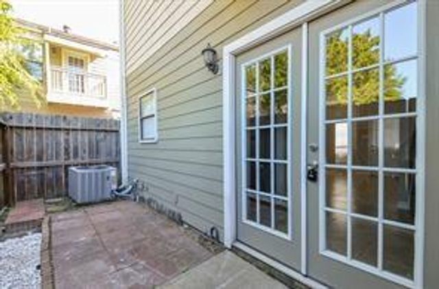11710 Southlake Drive 22, Houston, TX 77077