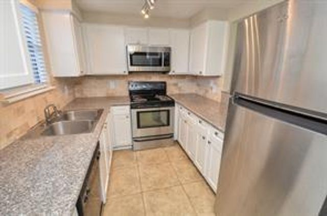11710 Southlake Drive 22, Houston, TX 77077