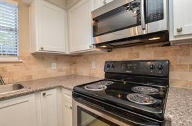 11710 Southlake Drive 22, Houston, TX 77077