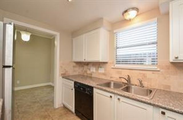 11710 Southlake Drive 22, Houston, TX 77077