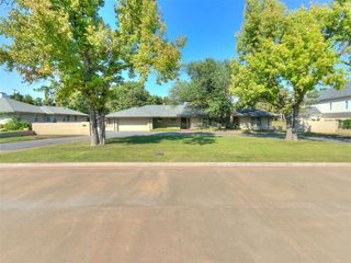 1621 Queenstown Road, Nichols Hills, OK 73116