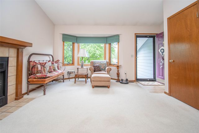 7090 Hickory Lane, Urbandale, IA 50322