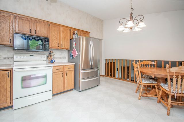 7090 Hickory Lane, Urbandale, IA 50322