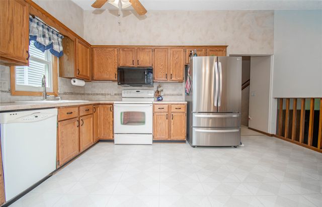 7090 Hickory Lane, Urbandale, IA 50322