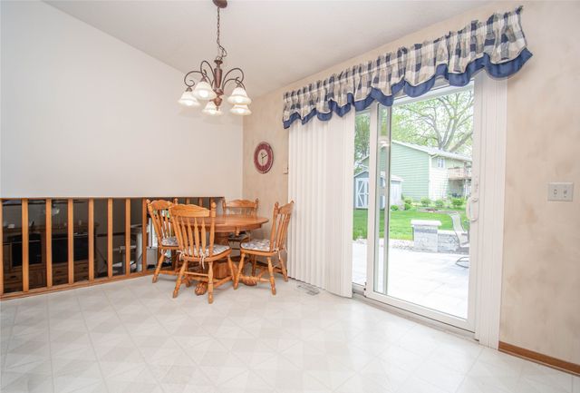 7090 Hickory Lane, Urbandale, IA 50322