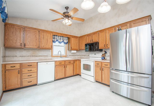 7090 Hickory Lane, Urbandale, IA 50322