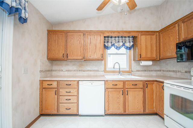 7090 Hickory Lane, Urbandale, IA 50322