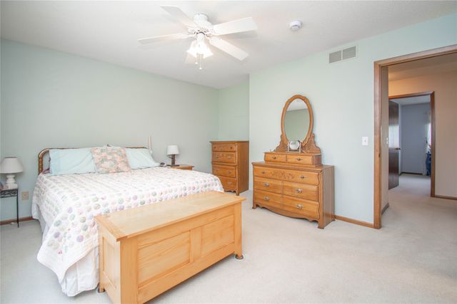 7090 Hickory Lane, Urbandale, IA 50322