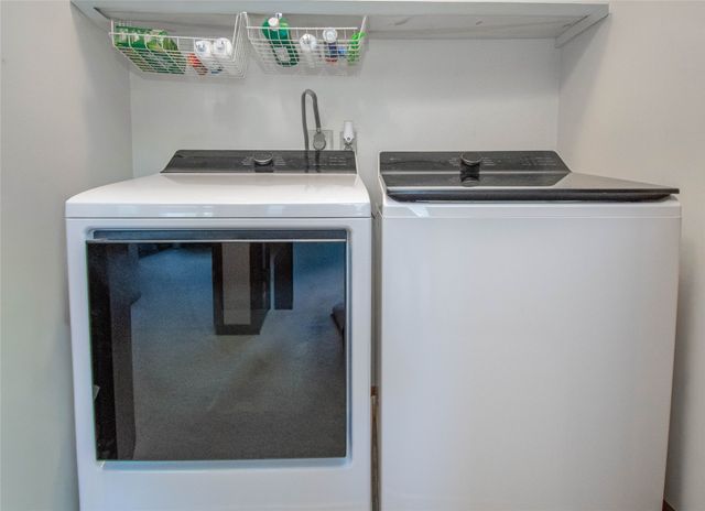 7090 Hickory Lane, Urbandale, IA 50322