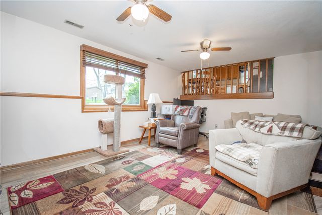 7090 Hickory Lane, Urbandale, IA 50322