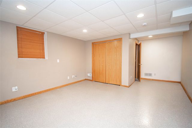 7090 Hickory Lane, Urbandale, IA 50322