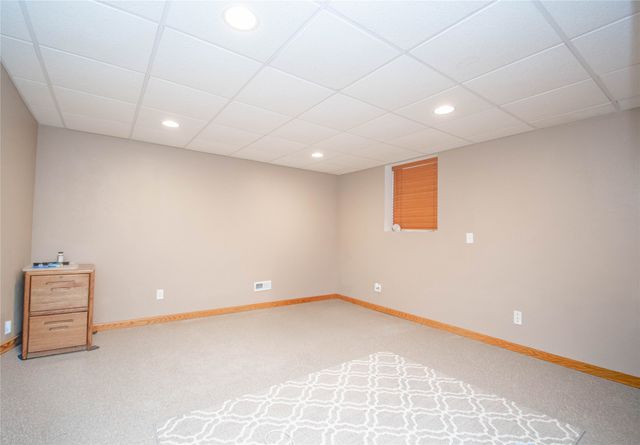 7090 Hickory Lane, Urbandale, IA 50322