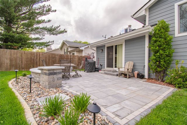 7090 Hickory Lane, Urbandale, IA 50322