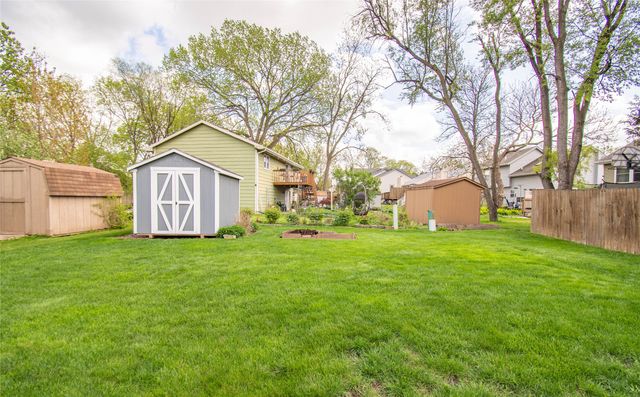 7090 Hickory Lane, Urbandale, IA 50322