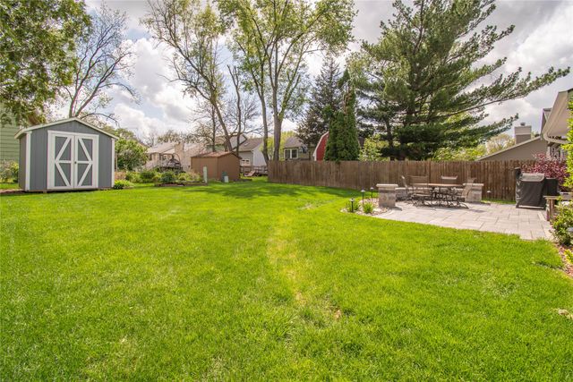 7090 Hickory Lane, Urbandale, IA 50322