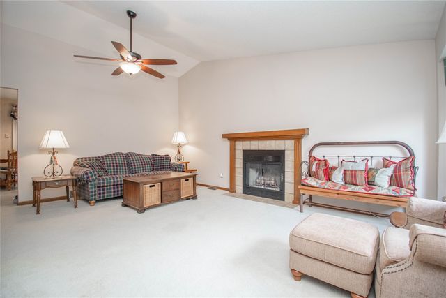 7090 Hickory Lane, Urbandale, IA 50322