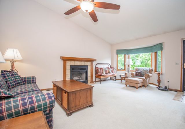 7090 Hickory Lane, Urbandale, IA 50322