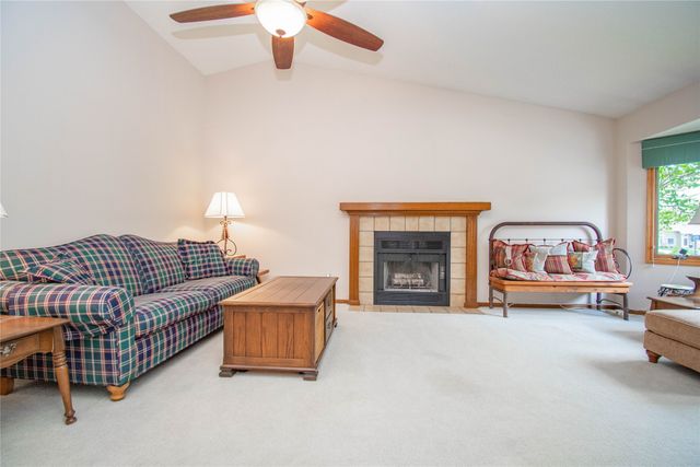 7090 Hickory Lane, Urbandale, IA 50322