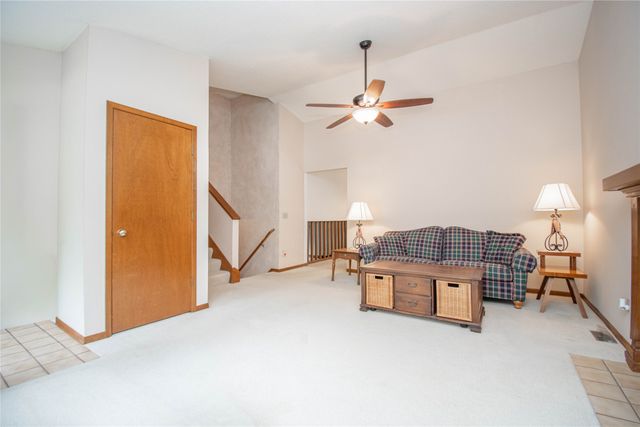 7090 Hickory Lane, Urbandale, IA 50322