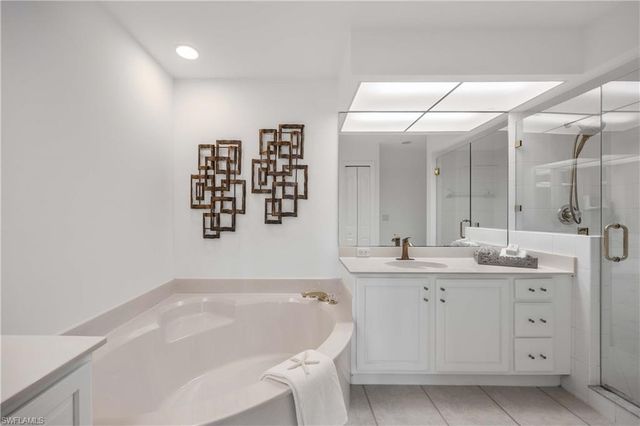 8580 Mystic Greens WAY # 602, Naples, FL 34113