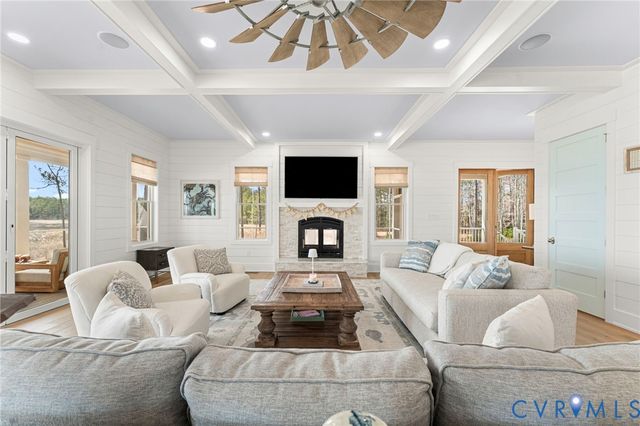 147 Galway Bay Ln, Kilmarnock, VA 22482