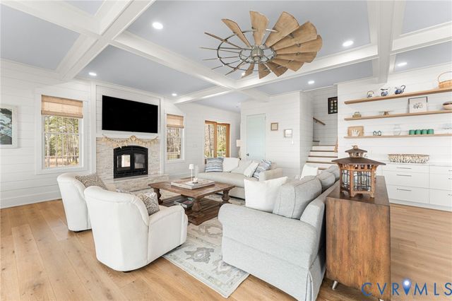 147 Galway Bay Ln, Kilmarnock, VA 22482