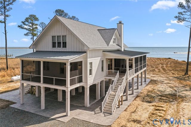 147 Galway Bay Ln, Kilmarnock, VA 22482