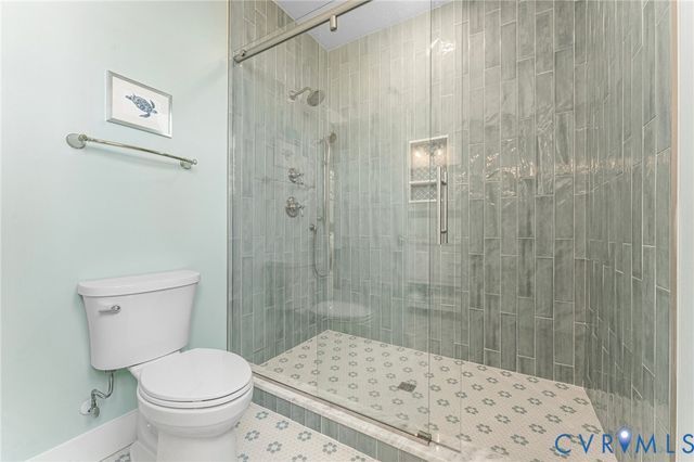 147 Galway Bay Ln, Kilmarnock, VA 22482