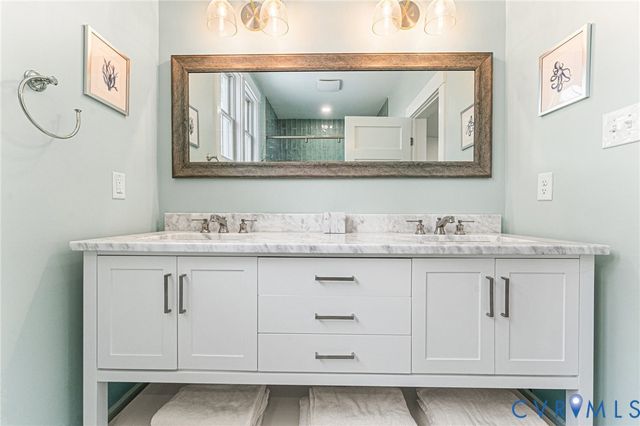 147 Galway Bay Ln, Kilmarnock, VA 22482